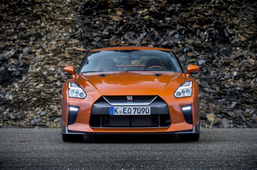  Nissan GT-R 2016 года  (фото 3 из 40)